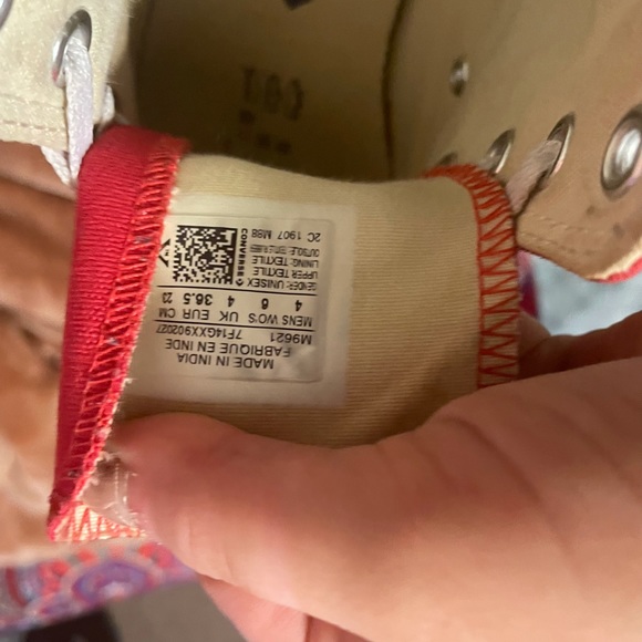 size 4 red chuck taylor’s - Picture 3 of 3